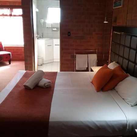 Pooraka Motor Inn Екстер'єр фото