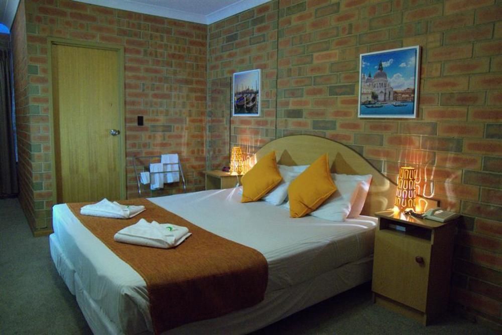 Pooraka Motor Inn Екстер'єр фото