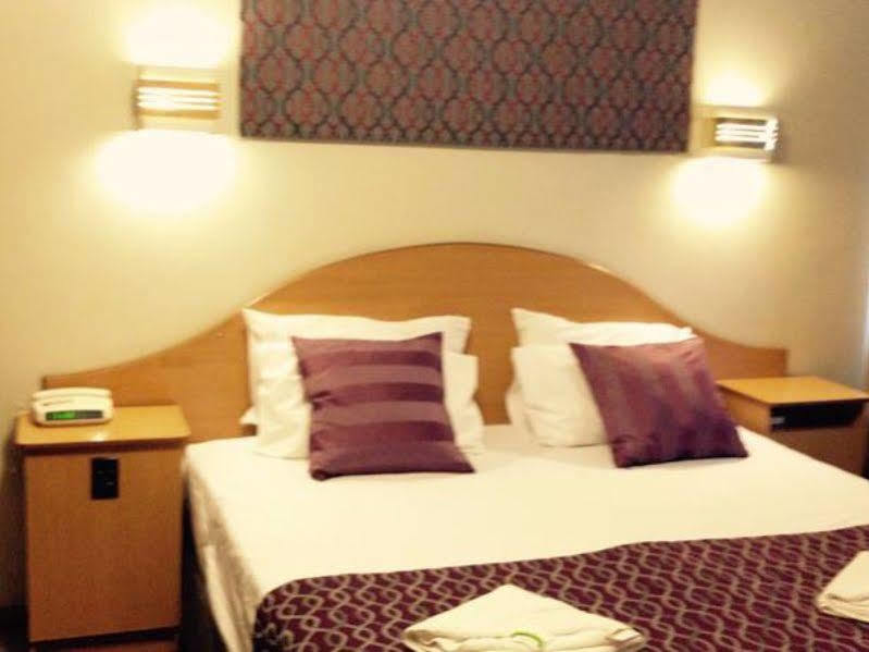 Pooraka Motor Inn Екстер'єр фото