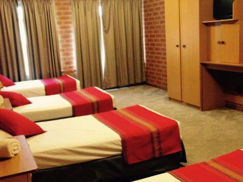 Pooraka Motor Inn Екстер'єр фото