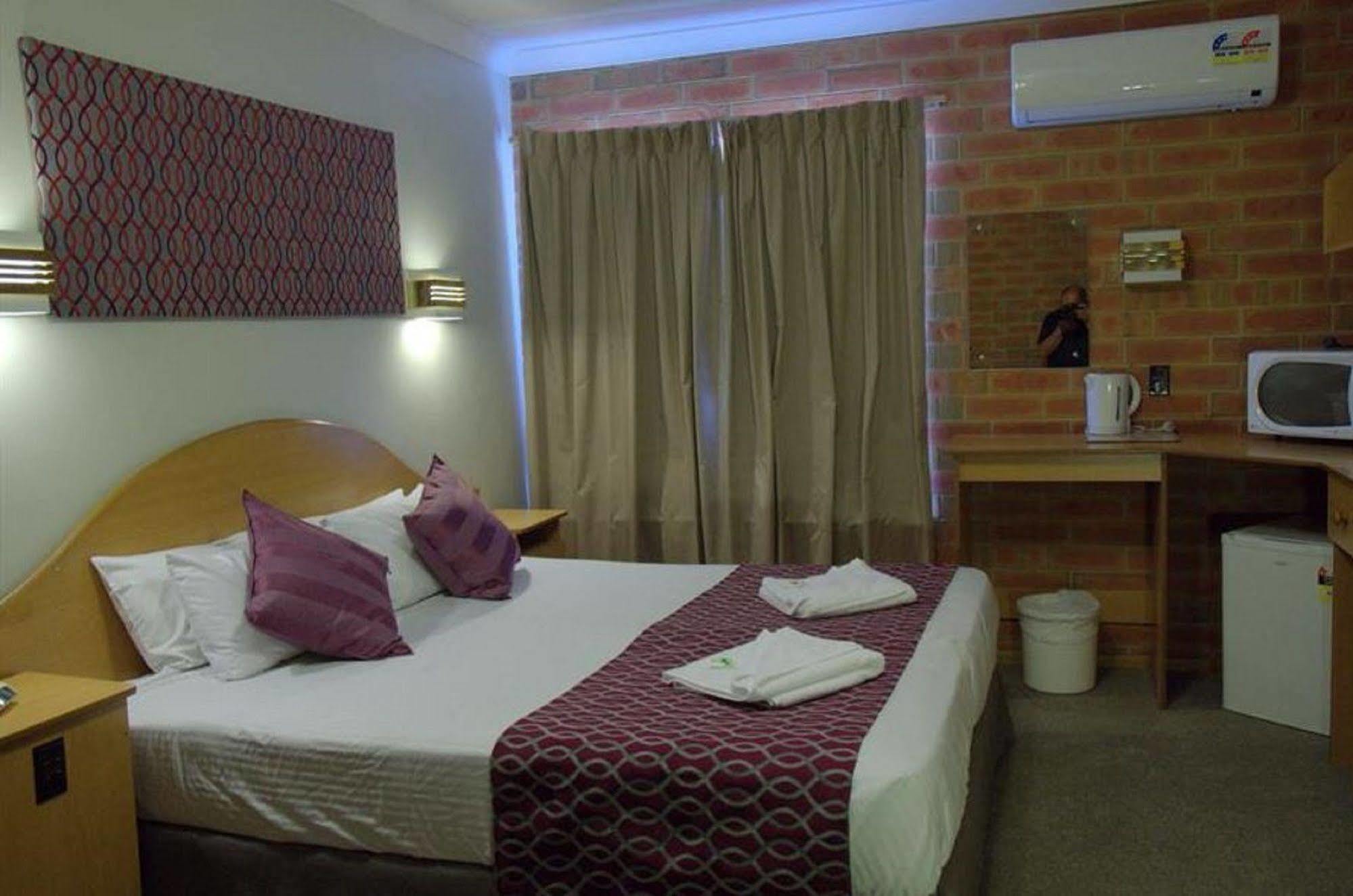 Pooraka Motor Inn Екстер'єр фото