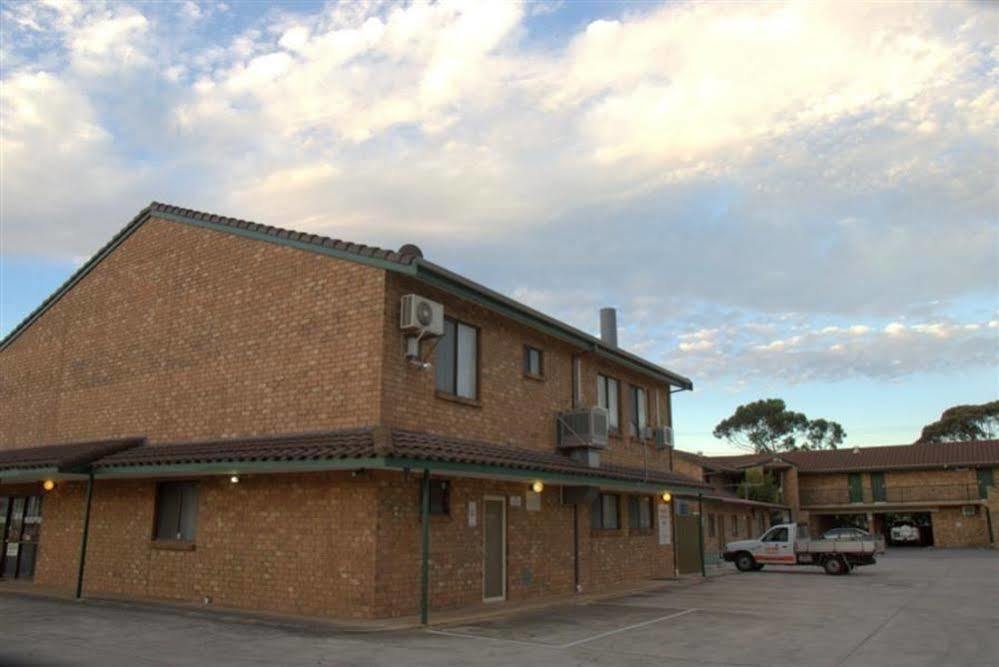 Pooraka Motor Inn Екстер'єр фото